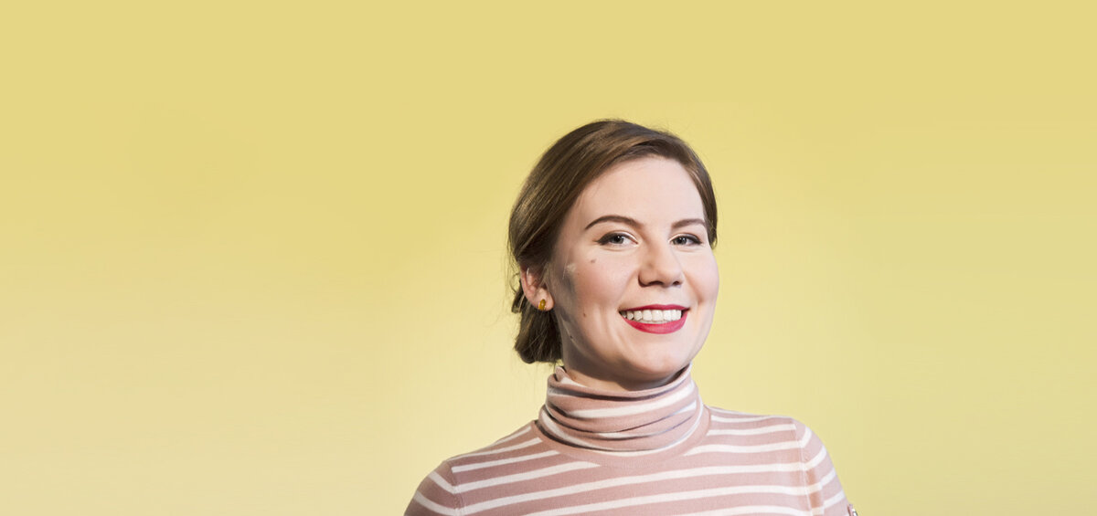 Это Лиза Кокорина. Методист школы Skyeng и прекрасный человек