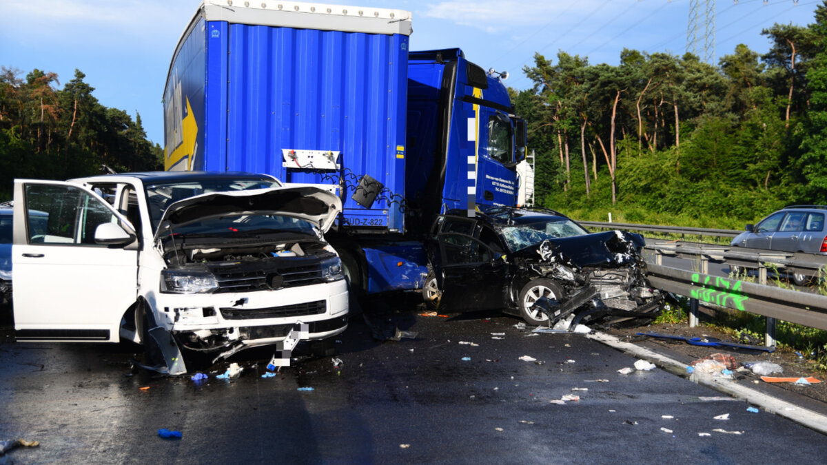 Страховка автомобиля при смертельном исходе Страховые полисы в РФ обычно предполагают два вида возмещения убытков после аварии.  1.