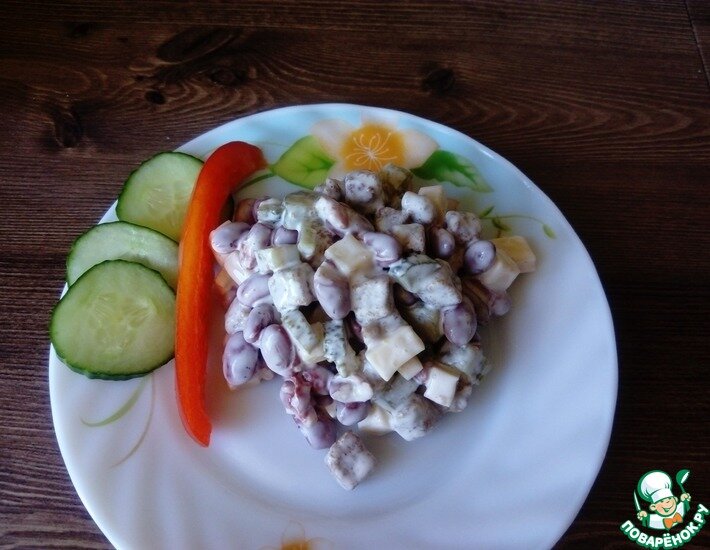 Салат фасолька - это очень быстрый салат в приготовлении, но очень вкусный.