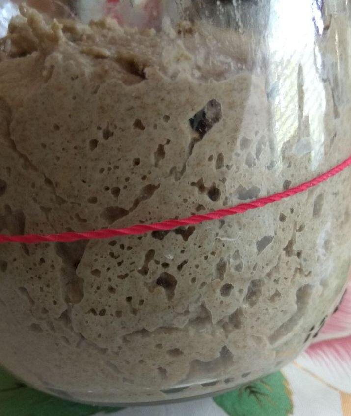 пышный хлеб. хлеб с отрубями.