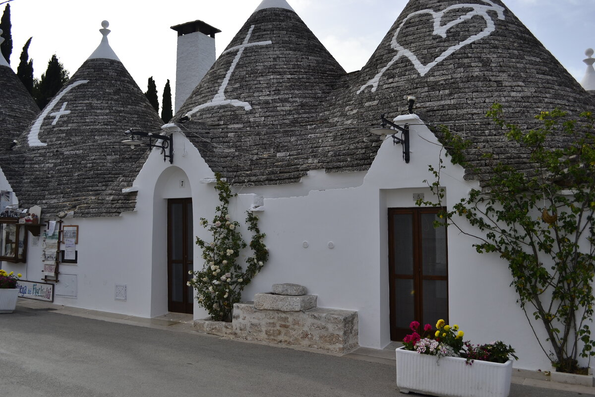 Куда пойти с ребенком в Италии. Список интересных мест. Трулли в Альберобелло.