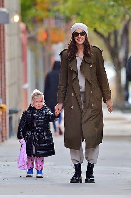 Ирина Шейк с дочерью 