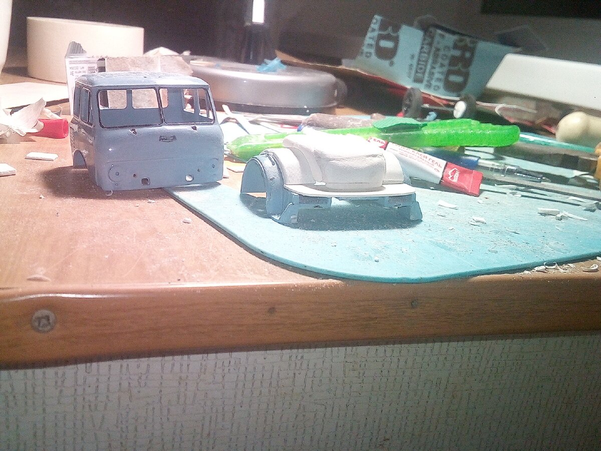 С нуля делаем тоннель  под кабиной для двигателя,и салон.пока ничего особенного,ну уже формы первые есть.