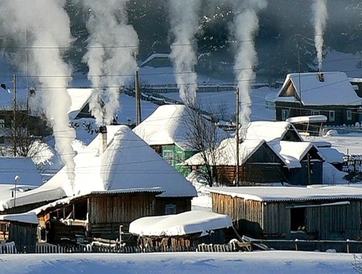 печное отопление дровами в селе.