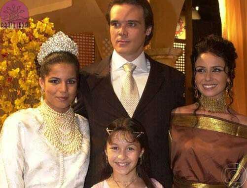 все помнят эту полигамную семейку из Клона?