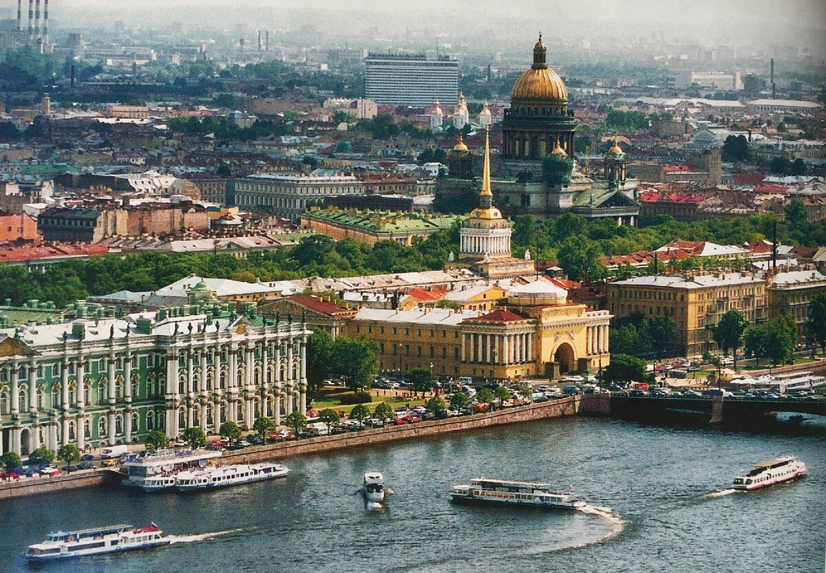 Вид на Зимний дворец, Адмиралтейство и Исаакиевский собор со стороны Невы 