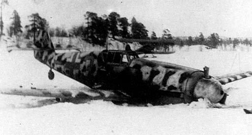На месте вынужденной посадки Bf.109G-2/R-6 Рудольфа Мюллера (Rudolf «Rudi» Müller)
