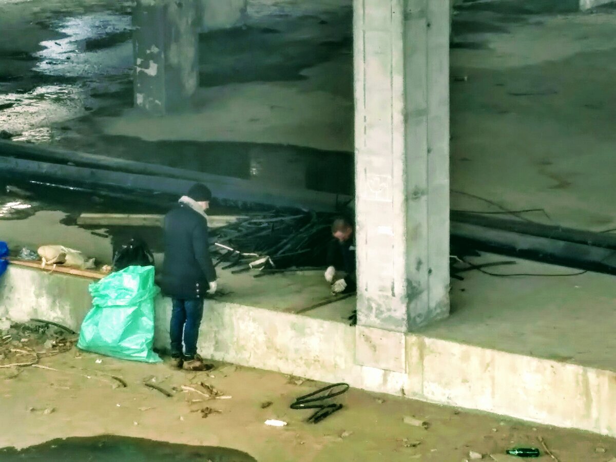 Как воруют кабель на опустевших стройплощадках в Москве.