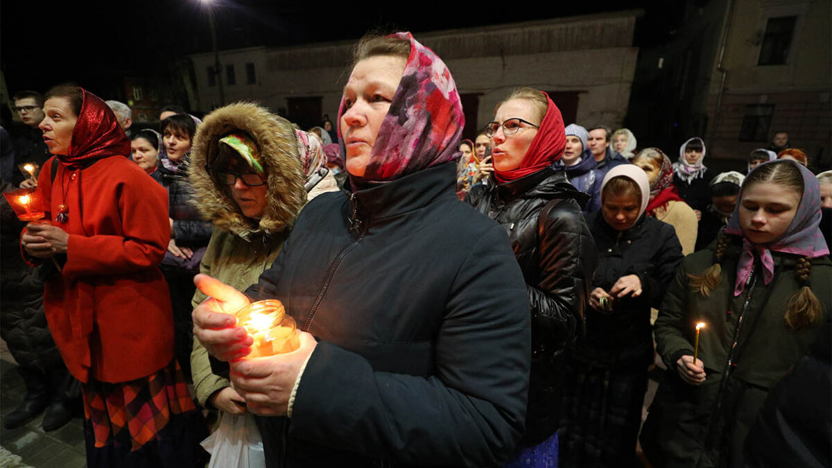 Россияне праздновали Пасху под замком.