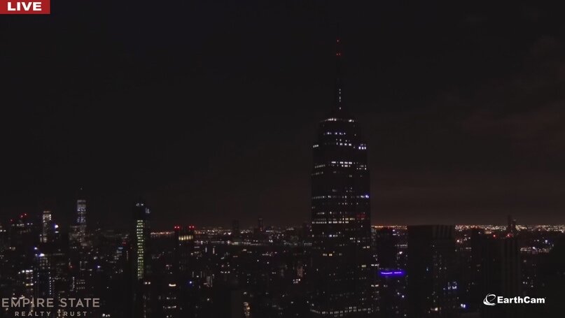 Empire State Building ночью с камеры