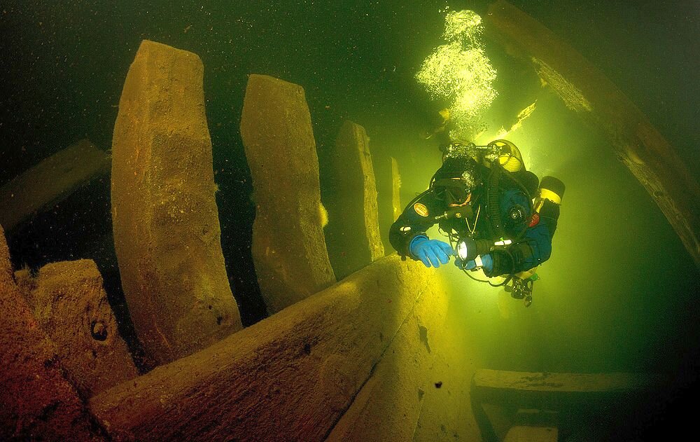 Что увидел дайвер глубоко на дне Балтийского моря (прекрасно сохранившийся фрегат, затонувший 150 лет назад)