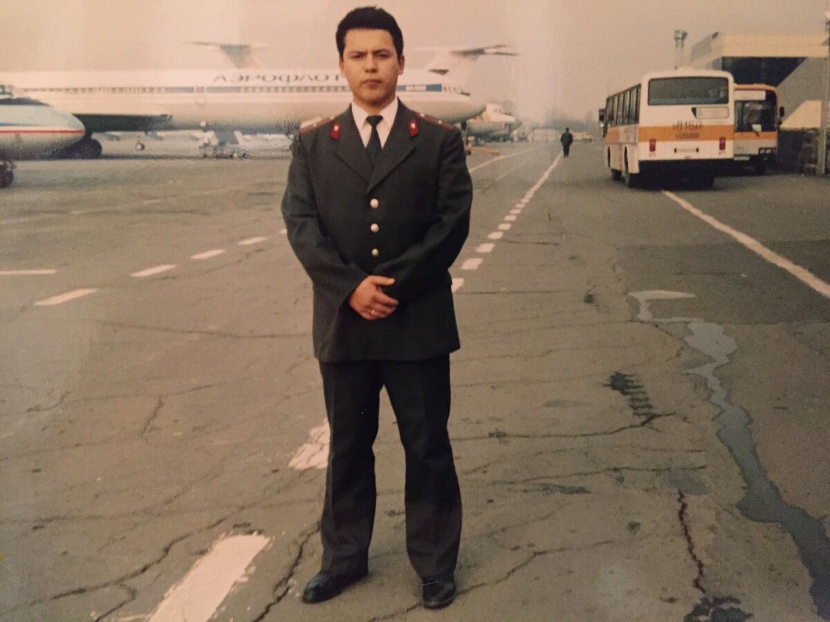 Младший лейтенант, мальчик молодой. 1997 г.