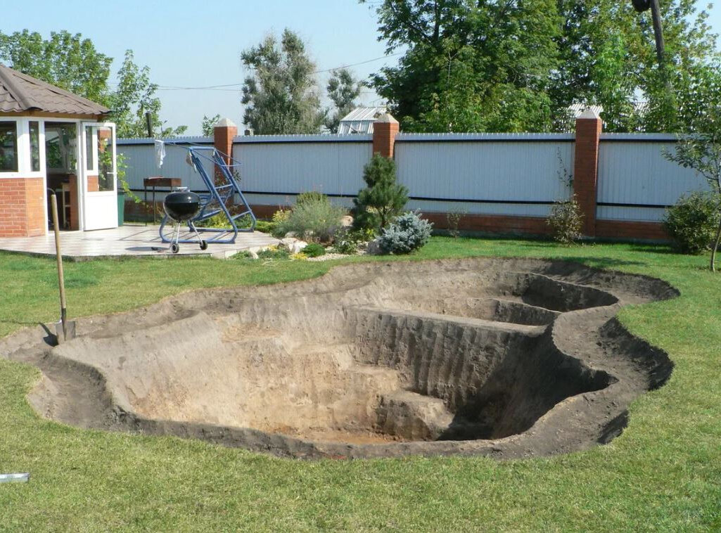 Яма для пруда
