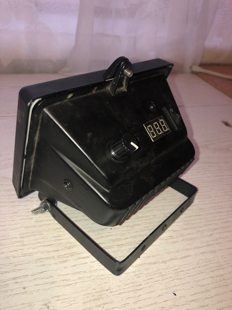 Вот такой у меня получился прожектор, сейчас все расскажу 