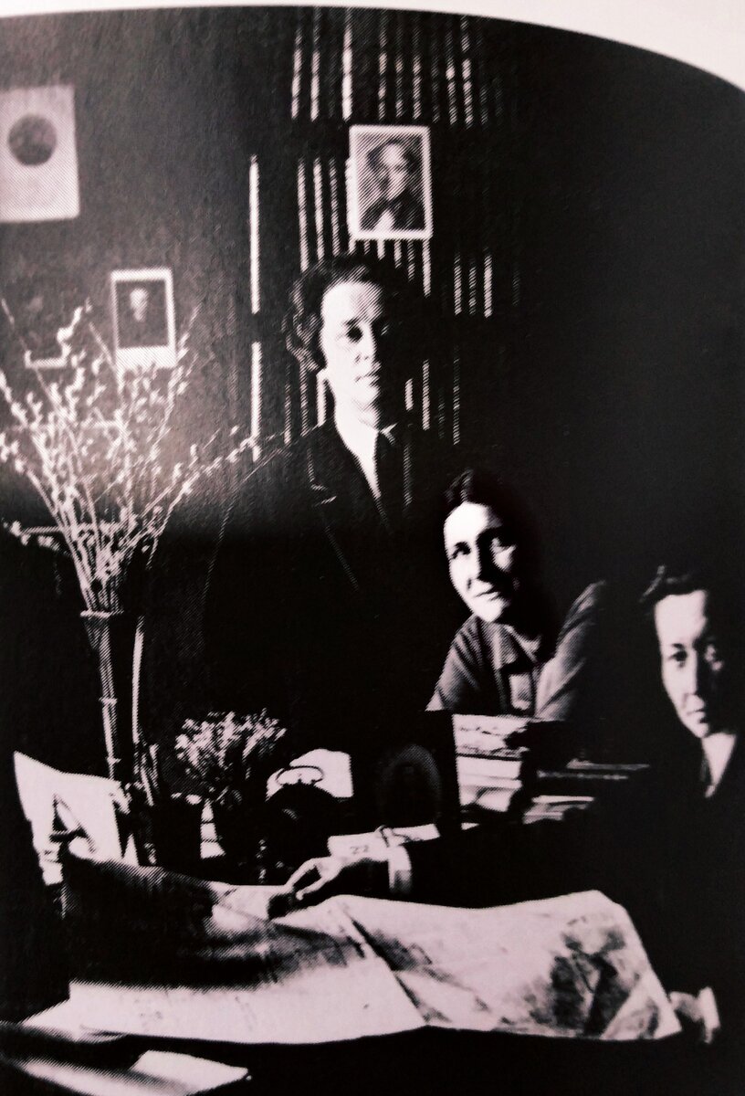 Слева на право: C.Парнок, Л.Эрарская, О.Цубербиллер