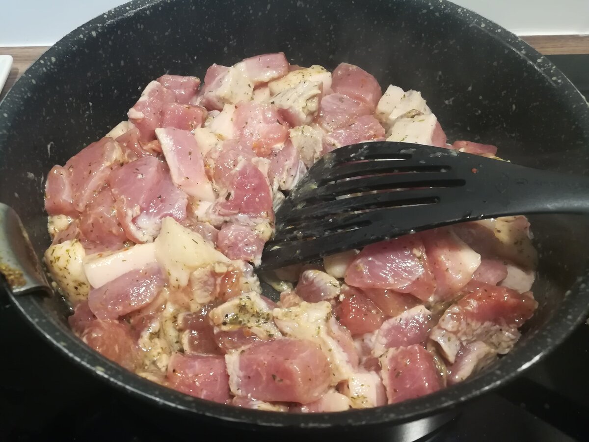 Мясо в сковороде