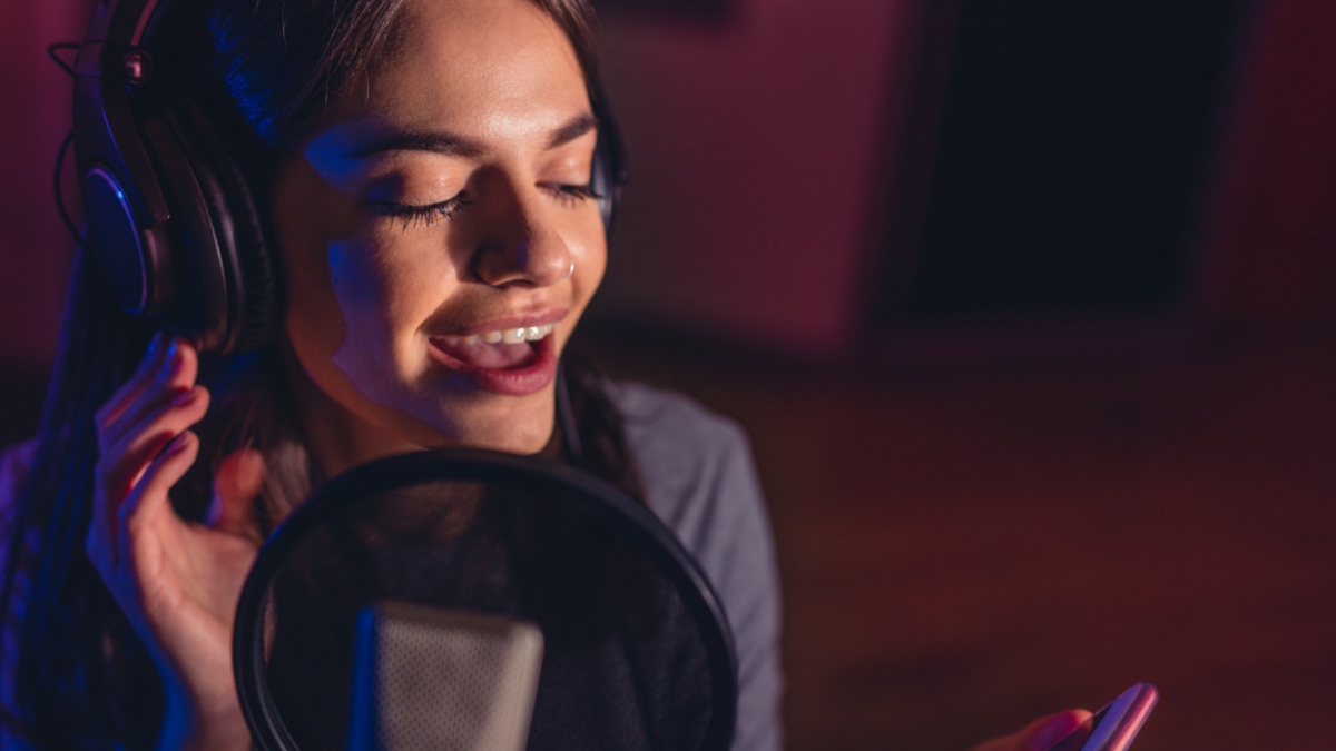 Процесс записи песни в студии