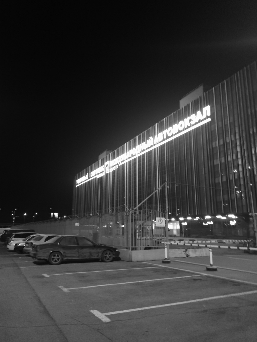 С этого места начинается знакомст с во со столице у тех, кто приехал на автобусе.