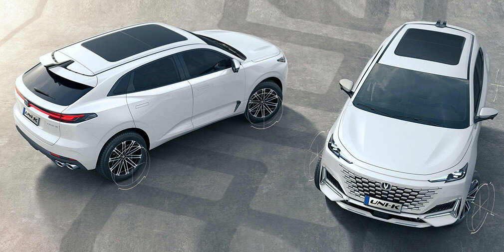 Китайский Changan поделился подробностями и фотографиями нового кроссовера Uni-K, который займет место на ступень выше Uni-T в линейке производителя. Отметим, что Uni-T ориентирован на молодую аудиторию, а сам автомобиль производитель показал в начале этого года.Во внешности новинки просматриваются черты как концептуального Vision-V, так и младшего Uni-T. Китайский кроссовер Чанган получил узкие светодиодные фары, радиаторную решетку без рамки и выдвижные дверные ручки. На корме фонари соединены светодиодной полосой. Также новинке положены 21-дюймовые колесные диски.И если со внешностью Uni-K все понятно, то каким будет салон, пока сложно представить. Его фотографии производитель не показал. Под капотом Changan Uni-K – 2,0-литровый четырехцилиндровый бензиновый турбомотор мощностью 233 л.с. и 360 Нм крутящего момента. В пару агрегату предусмотрена восьмиступенчатая автоматическая коробка передач. Привод – полный.Местом премьеры кроссовера Changan Uni-K станет автосалон в Гуанчжоу, который откроет свои двери в ноябре. Начальная стоимость новинки – $27 000. Новинка станет самым дорогим кроссовером в линейке производителя.