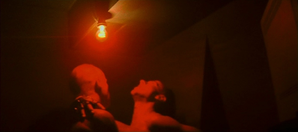 Начинается фильм, мягко говоря, лихо.