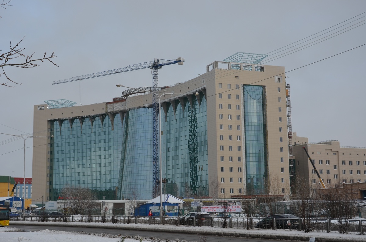   Строительство больницы-красавицы затягивается.