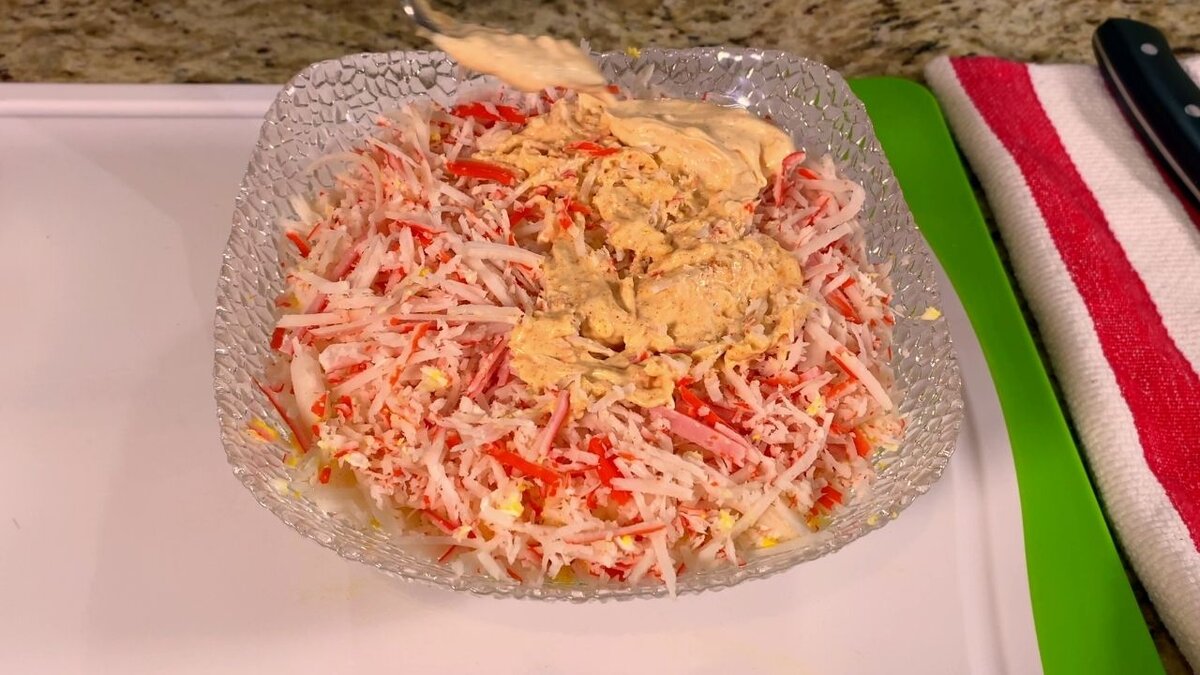 Рецепты в гостях у Вани. салат с крабовыми палочками