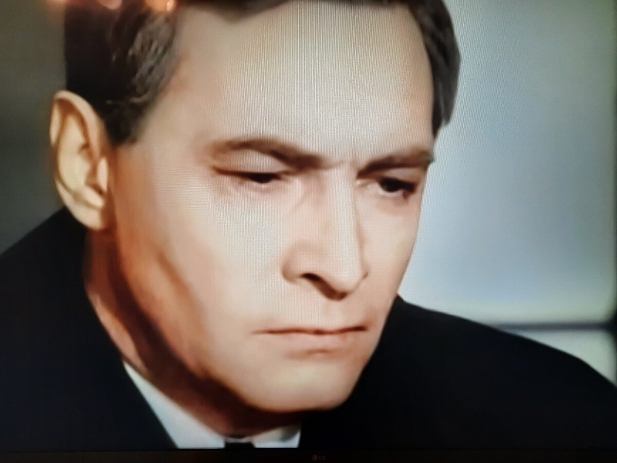 Это не провал, подумал Штирлиц... Это НАВАЛ!