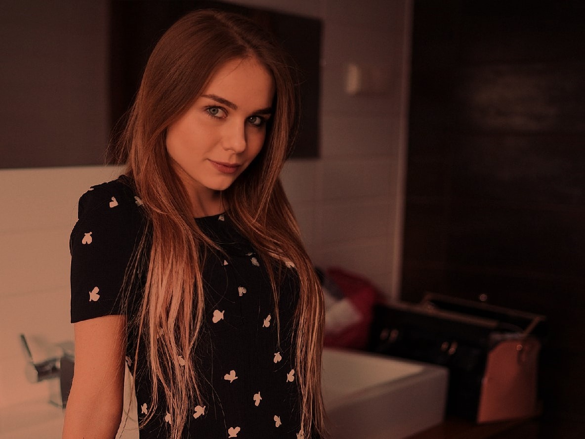 Действительно, в клубах бывает очень много красивых девушек.