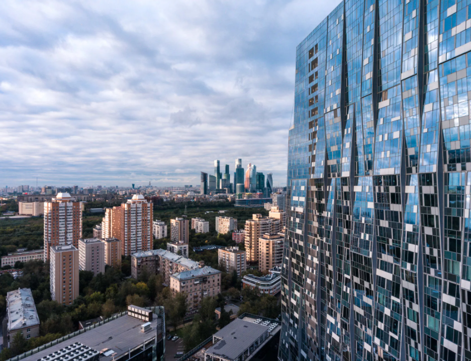 Новостройки шаболовская. Дом на Мосфильмовской в Москве. ЖК дом на Мосфильмовской вид из окна. ЖК на Мосфильмовской. Мосфильмовская улица Москва высотки.