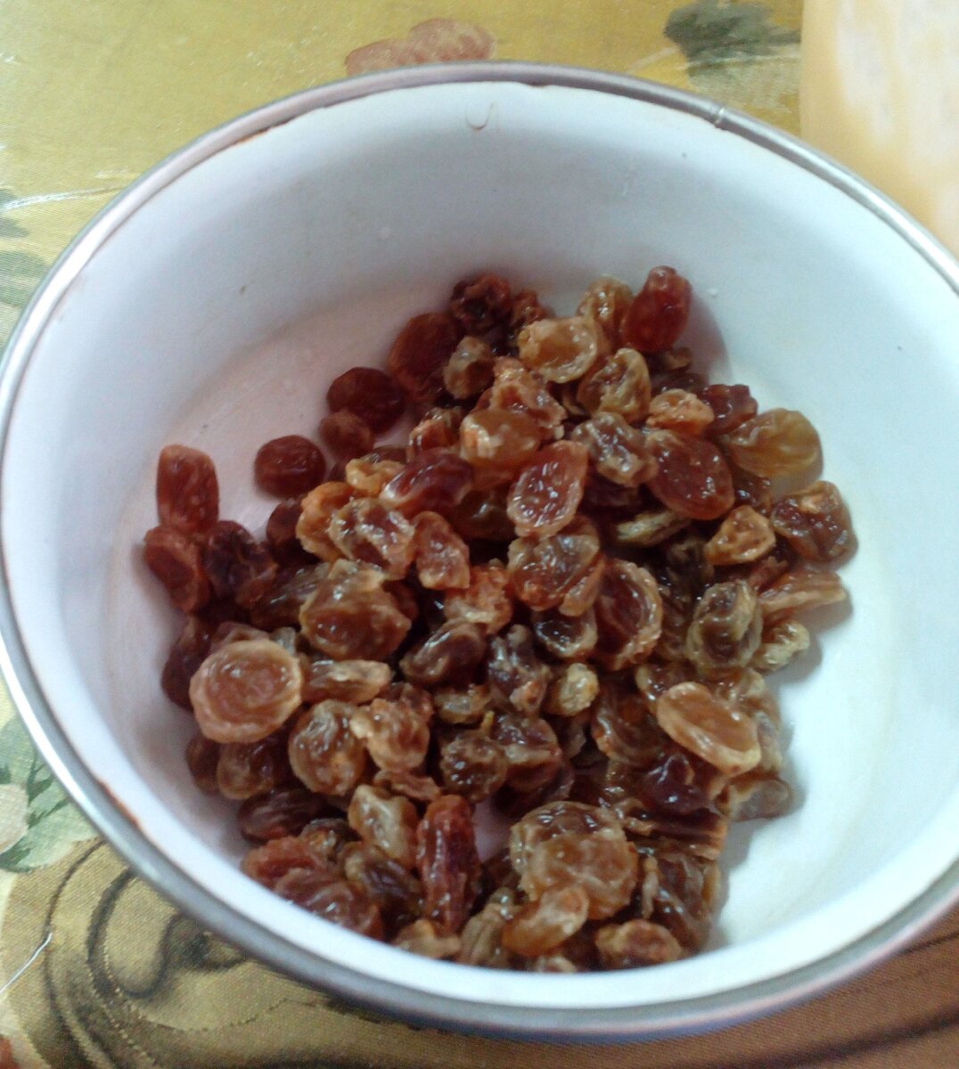 Промытый, подсушенный изюм. Фото автора