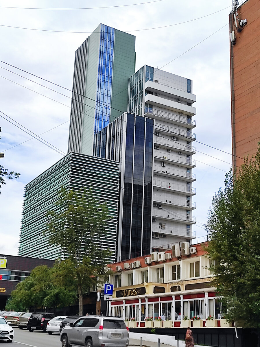 Гармоничное сочетание разных прямоугольных объемов, каждый из которых имеет свой характер