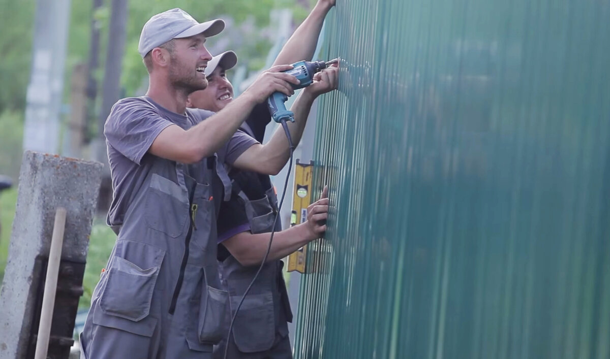 Установка забора такой же ответственный процесс как и любое строительство