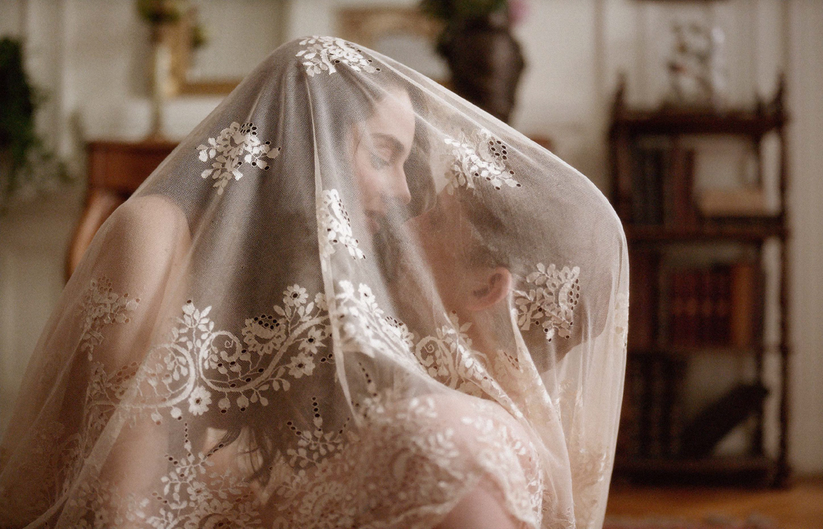 Кажется, в браке у Мари вообще нет никаких интимных отношений с мужем 