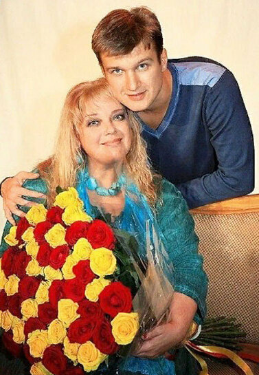 ее сын Анатолий