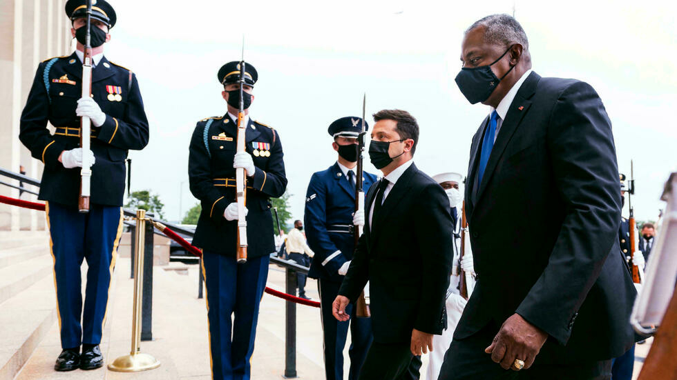 Президент Украины Владимир Зеленский (справа) и министр обороны США Ллойд Остин в Вашингтоне. 31 августа 2021 г. AP - Manuel Balce Ceneta.