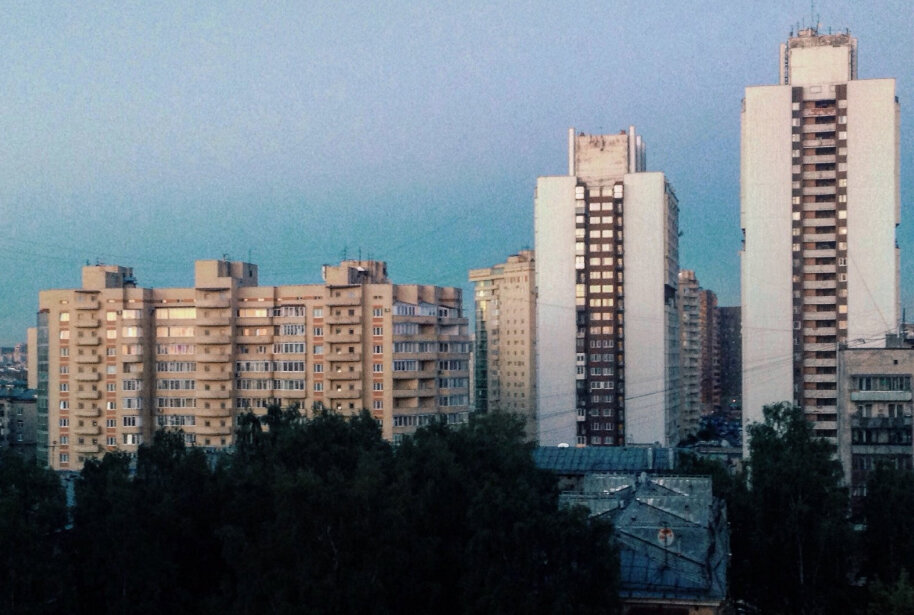 ЖК "Седьмое небо" (две башни справа)