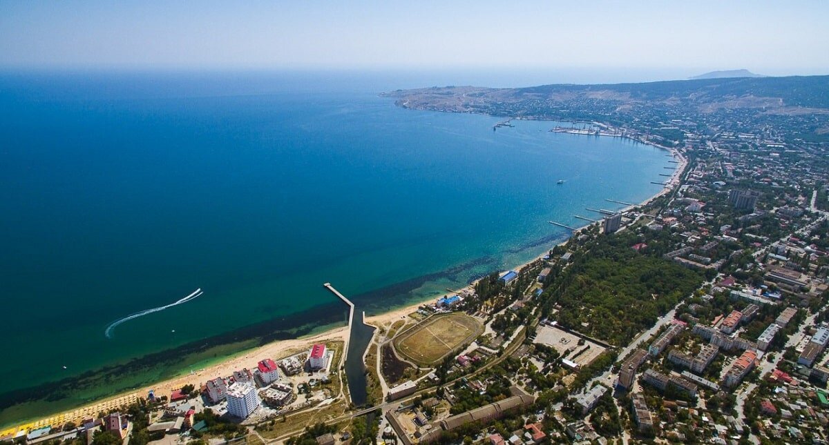 Широкая дуга Феодосийского залива. Изображение взято из открытых источников 