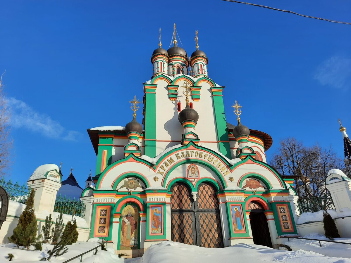 Надвратный храм у южных ворот, посвящёный преподобному Иосифу Волоцкому. 