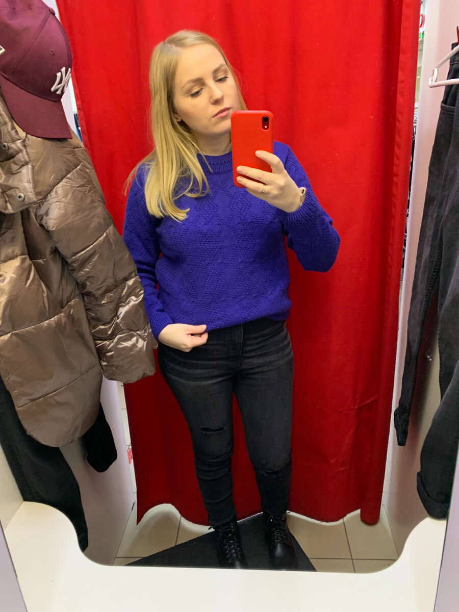 фото из примерочной секонд хенда Столичный гардероб