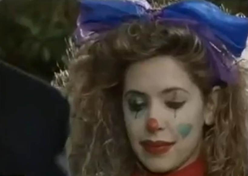 Кадр из сериала "Антонелла"