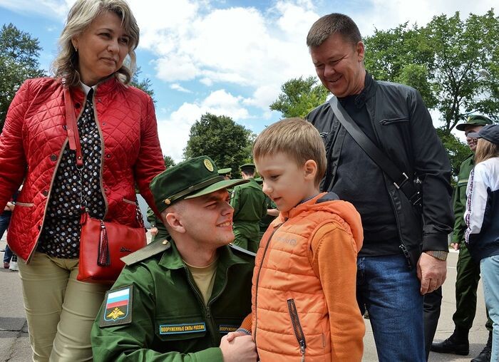 Отправку призывников со сборных пунктов субъектов Российской Федерации в войска планируется начать в третьей декаде мая