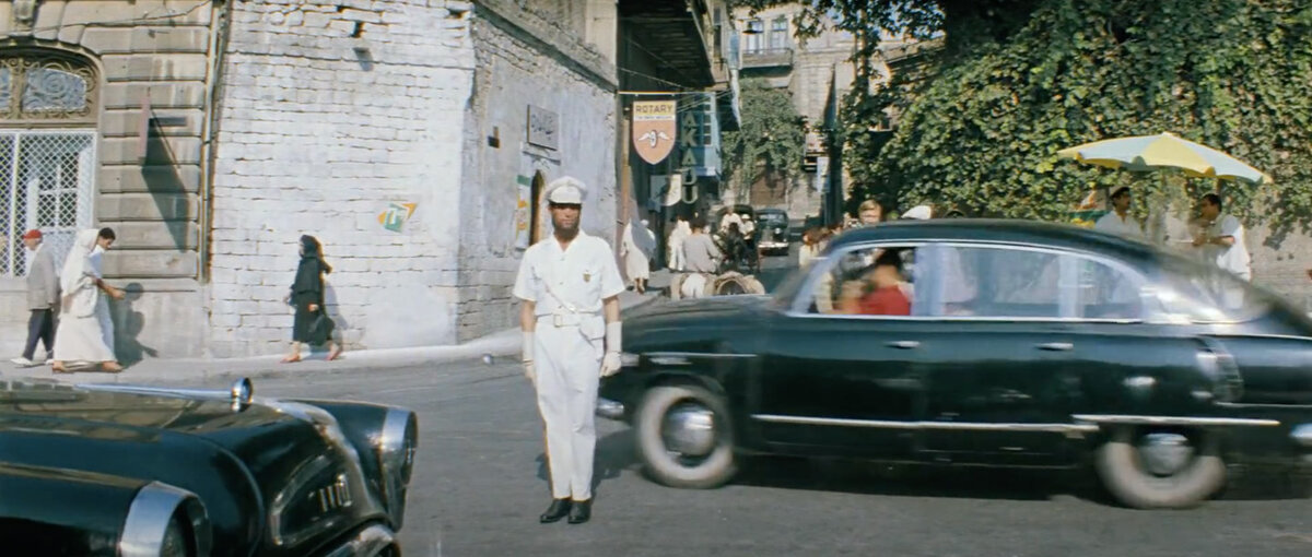 Tatra 603 в фильме "Бриллиантовая рука" © Мосфильм