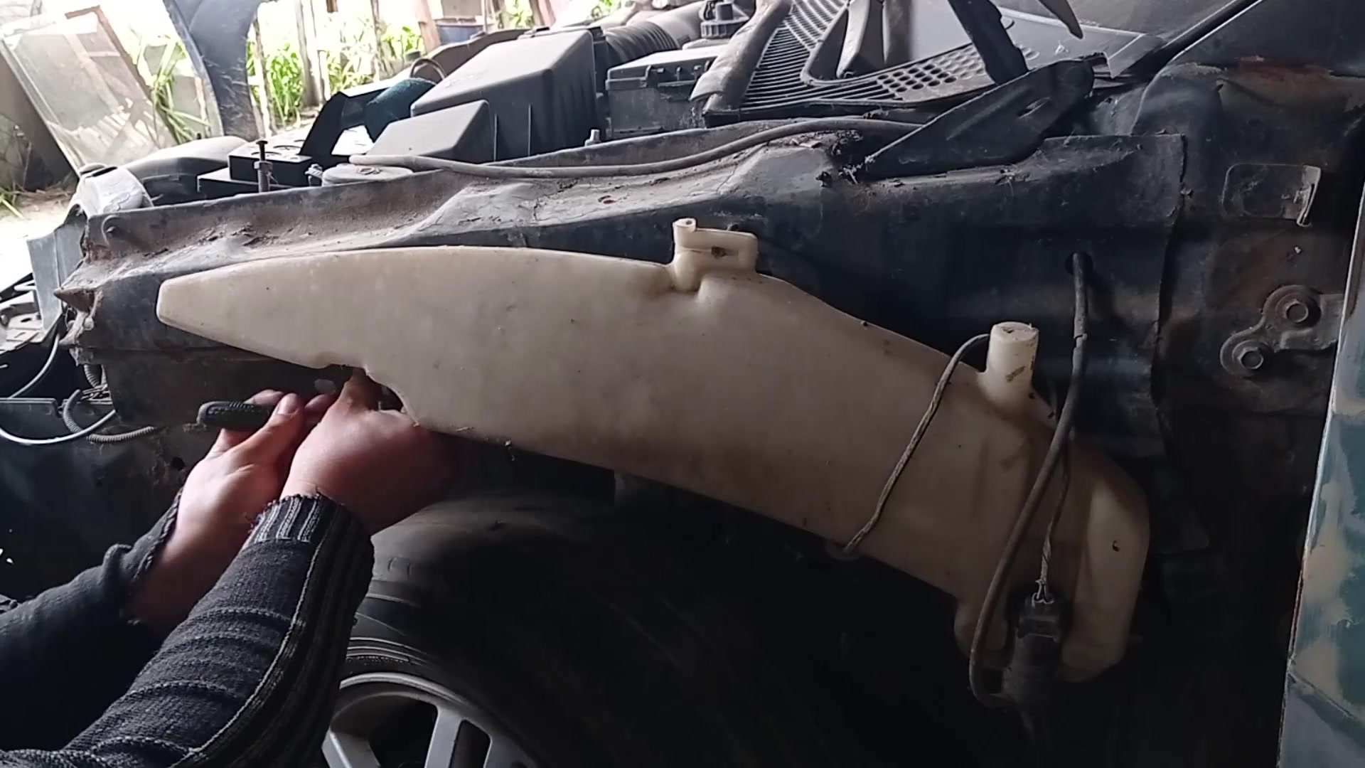 Как снять бачок омывателя форд фокус 2 рестайлинг LkbAuto.ru