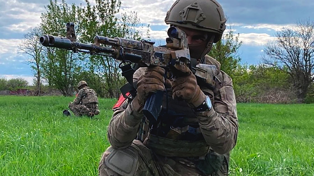 По его словам, украинским военным при отступлении нужно будет форсировать реку Северский Донец.