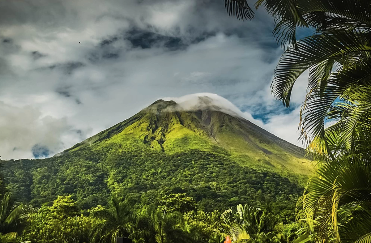 Коста рика вулканы. Ареналь Коста-Рика. Вулкан Ареналь. Arenal Volcano National Park, Costa Rica. Коста Рика Ареналь в близи.