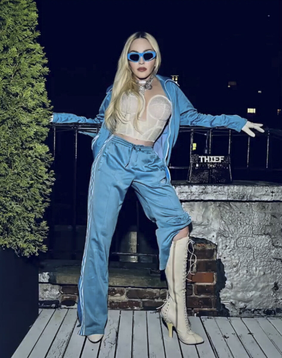    МадоннаLegion-Media