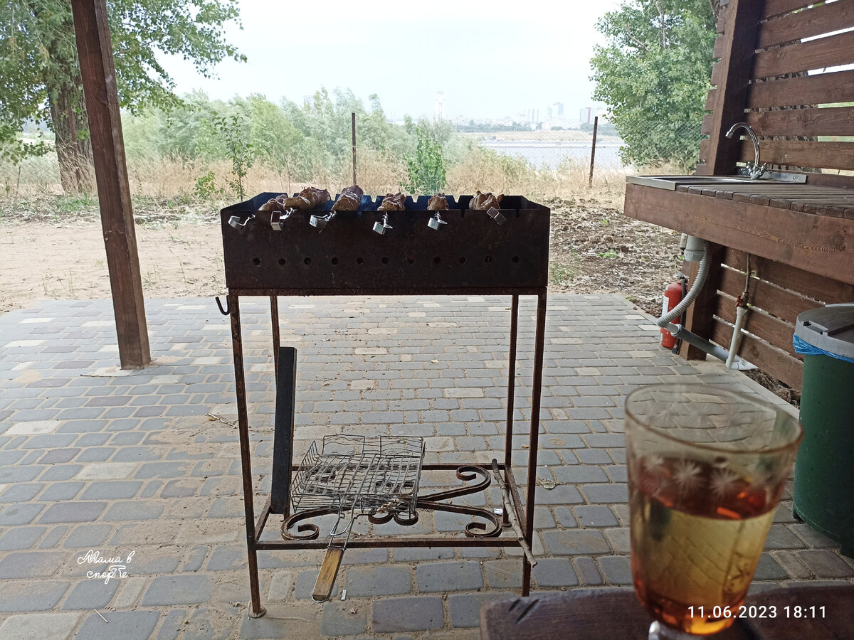 Мангал перед домом. 