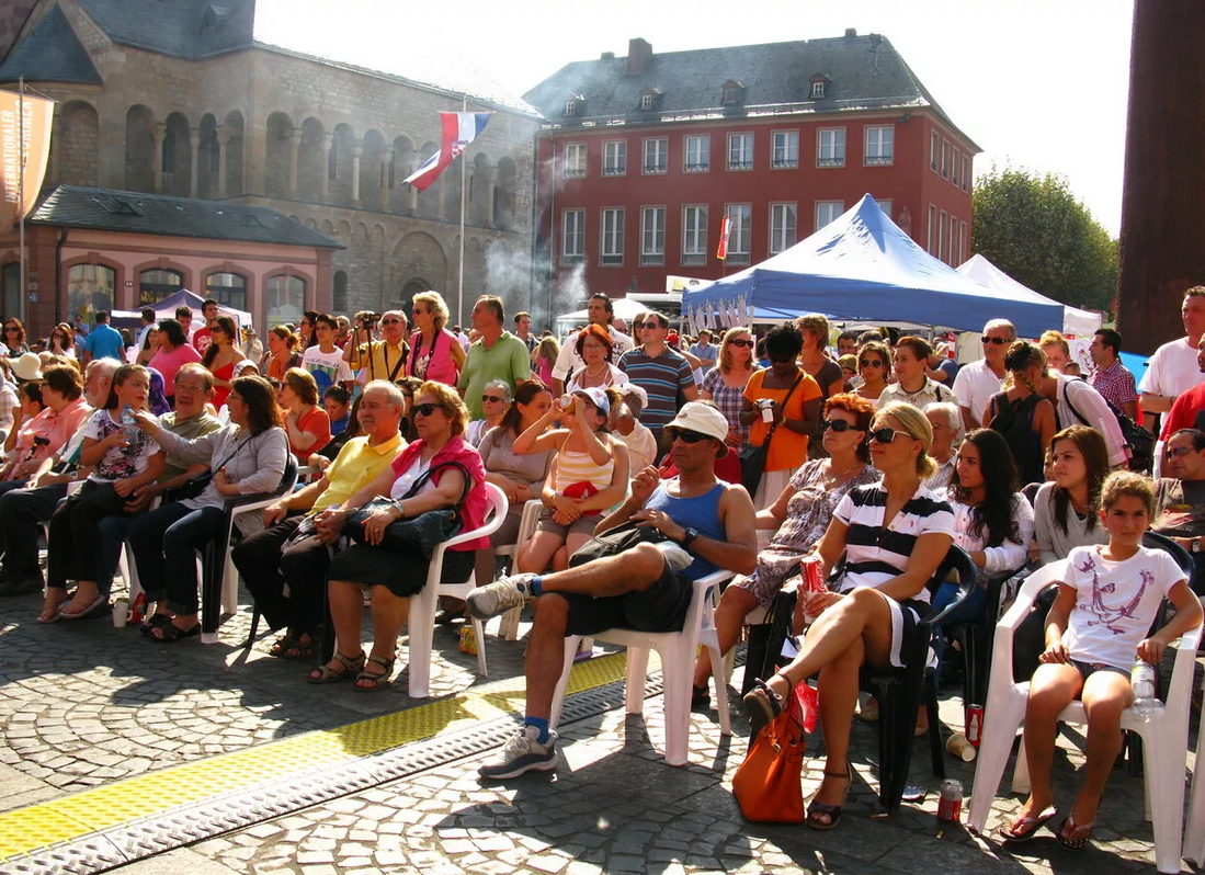 жизнь в германии. местные жители германии. боккенхайм. деревня полинсдорф германия. деревня полинсдорф германия.