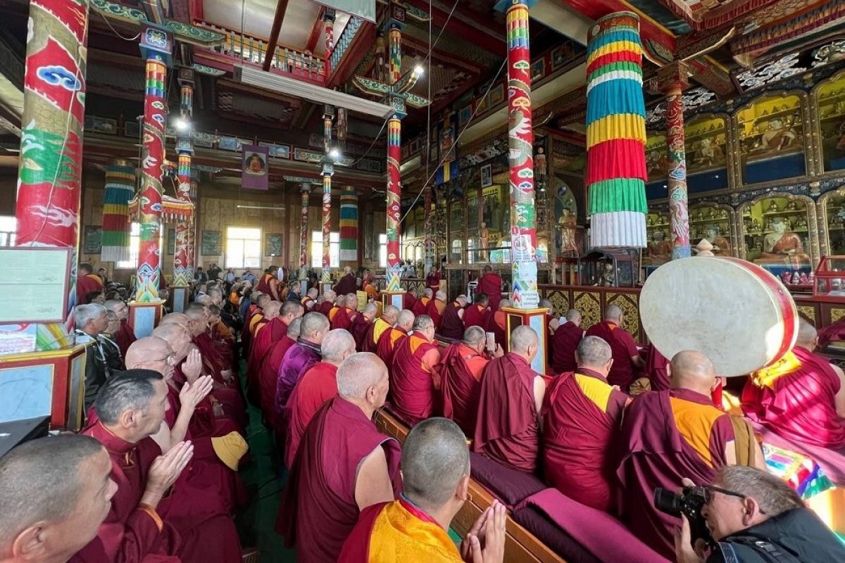    Священнослужители 13 стран провели массовый молебен в Бурятии