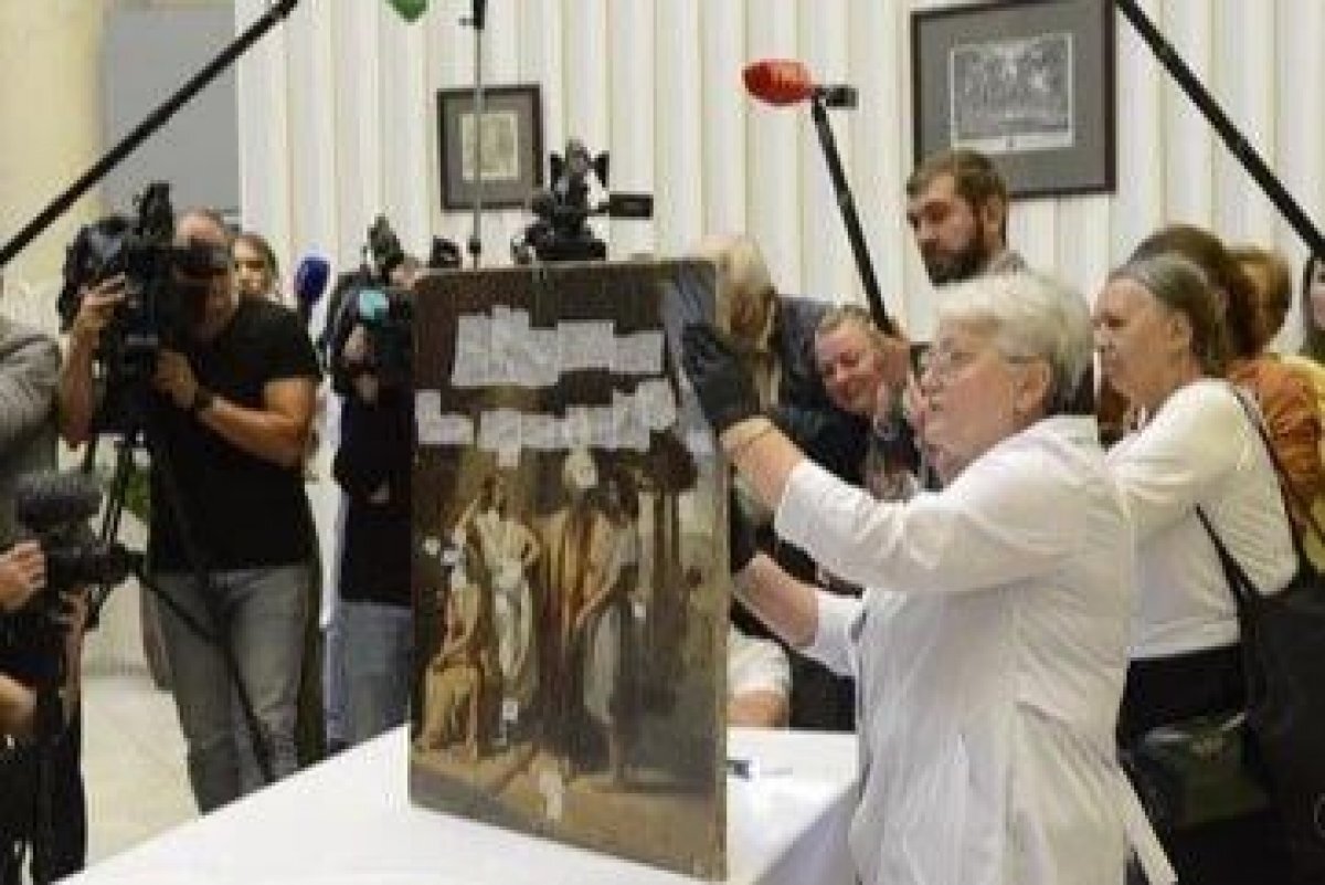    В Русском музее распаковали пострадавшие экспонаты из Таганрога